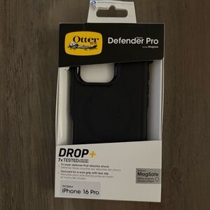 NWT OtterBox iPhone 16 Pro Defender Pro Series Case
